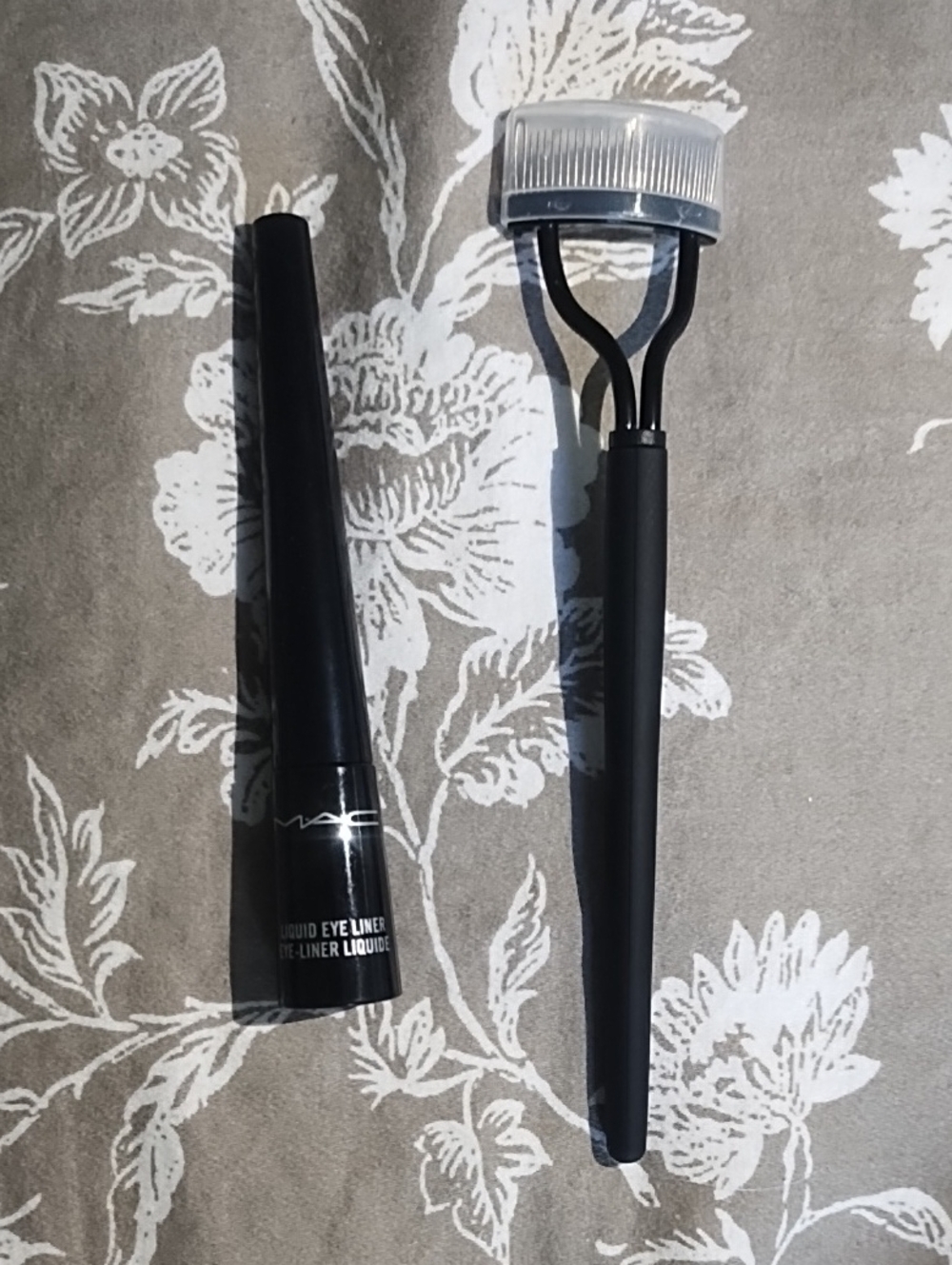 MAC Cosmetics Black Eyeliner & Black Lash Curler Set